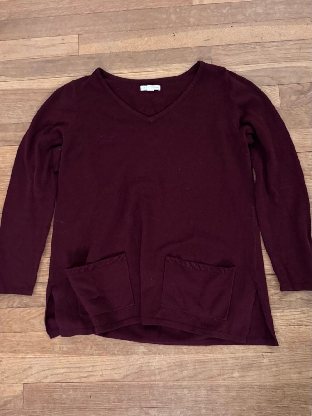 New York & Company Women's Burgundy V-Neck Tunic Sweater - Size M
b10